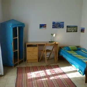 petitjardin.hotels-rhonealpes.com/